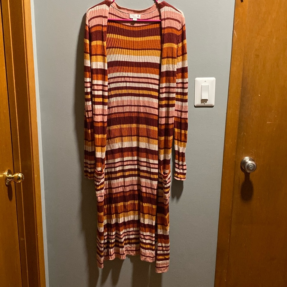 NWOT WOMANS LONG CARDIGAN SIZE MEDIUM! SMOKE FREE HOME!